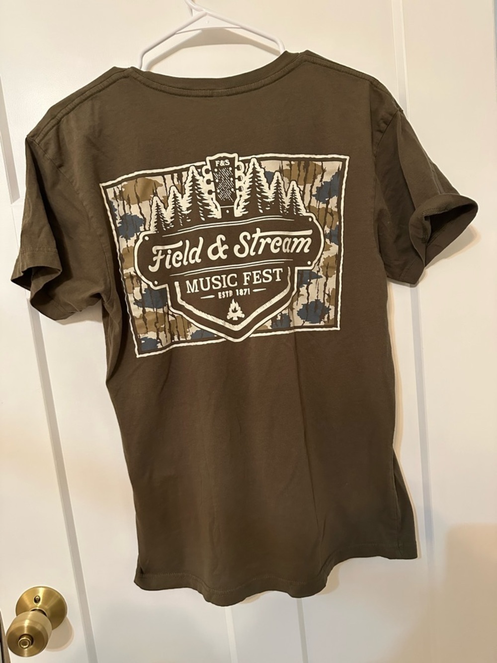 Field & Stream Olive Green Graphic Tee with Tan Print with camo